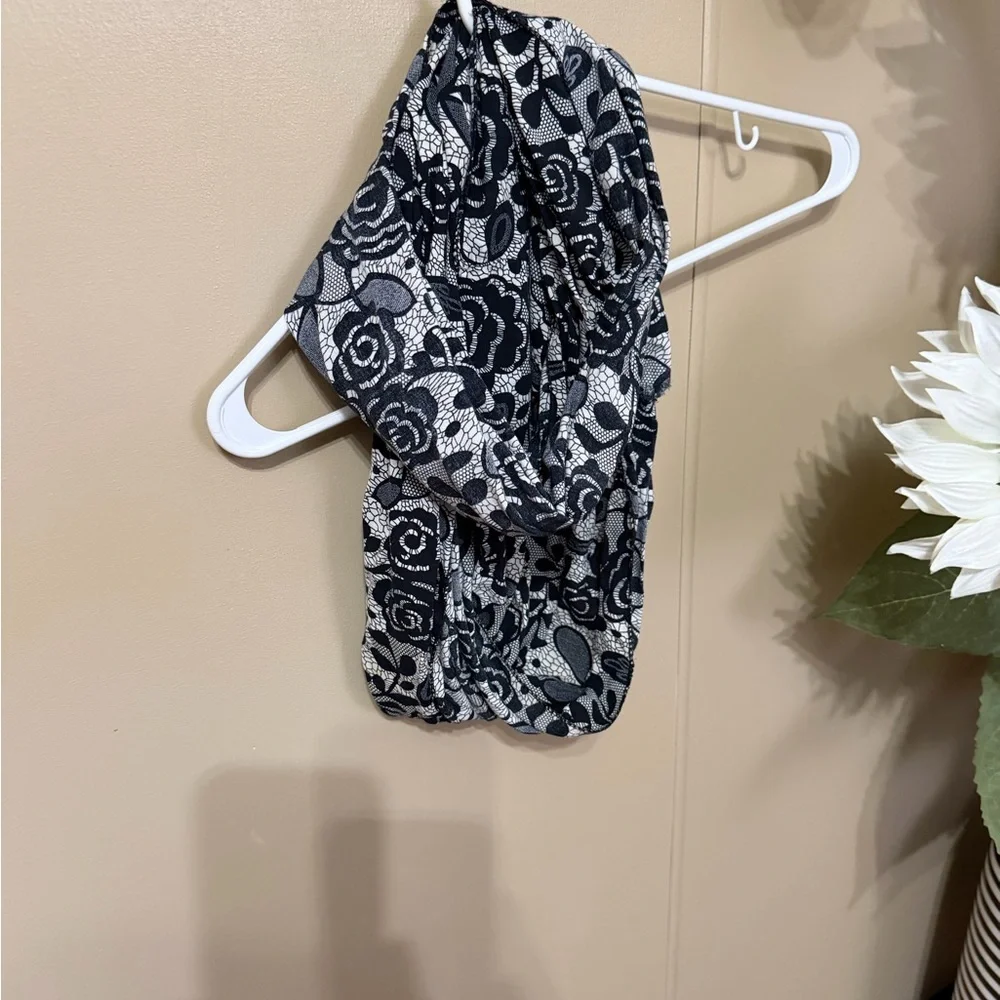 N/A elegant scarf